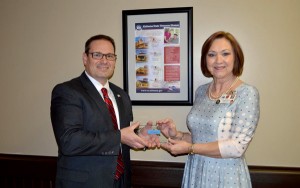 Scott Hurst of HMR of Alabama presents the Pinnacle Customer Experience Award to Angela Rose, Administrator of Bill Nichols State Veterans Home in Alexander City.